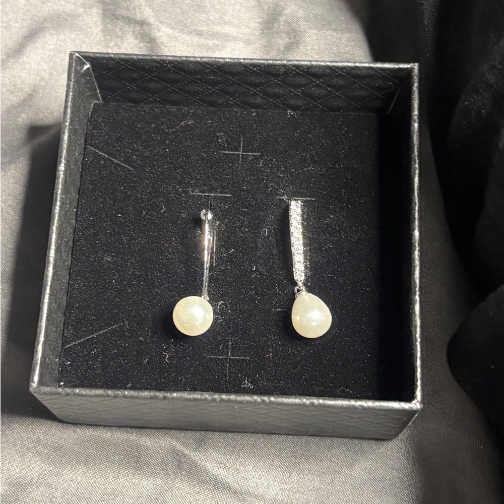 Elegant 925 Silver and Genuine Pearl Drop Earrings